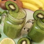 Gruener-Smoothie-mit-Feldsalat-und-Obst